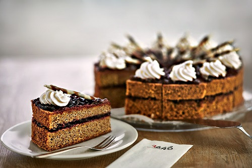 Kaffee und Kuchen im Café 3440